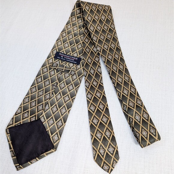 Roundtree & Yorke 100% Silk Green Gold Geometric Floral Necktie Handmade In USA - Picture 1 of 8